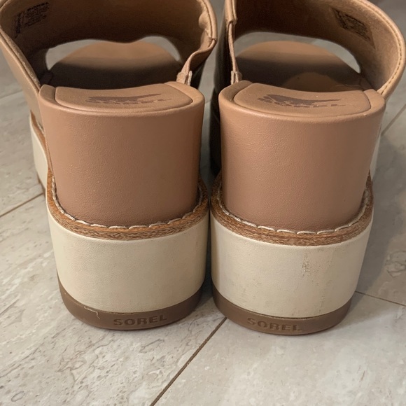 Sorel Joannie Tan Leather Platform Slide Sandals - Picture 3 of 9